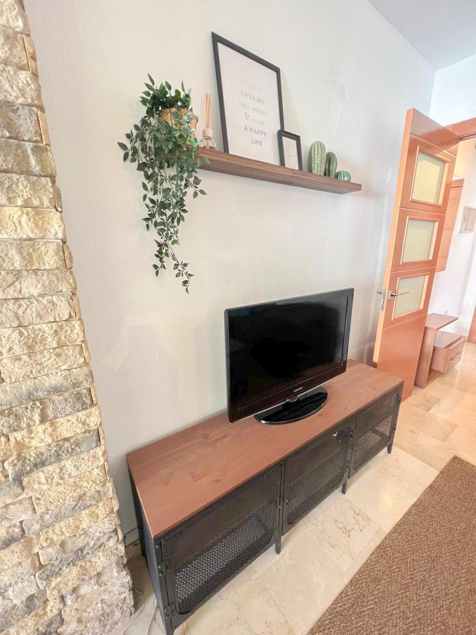טורמולינוס Large & Cozy Centrally Apartment מראה חיצוני תמונה